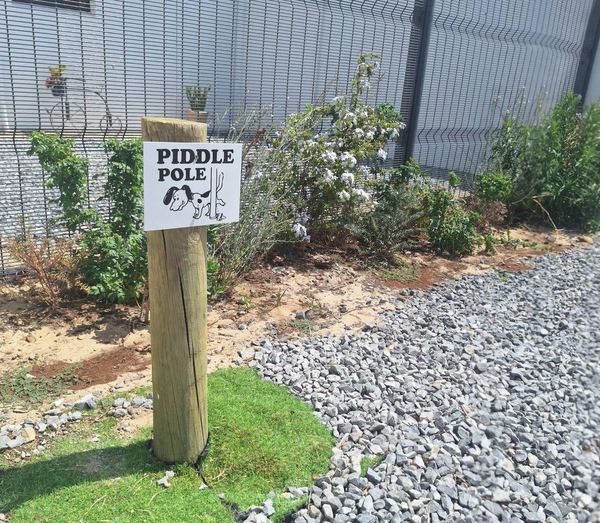 The garden piddle pole
